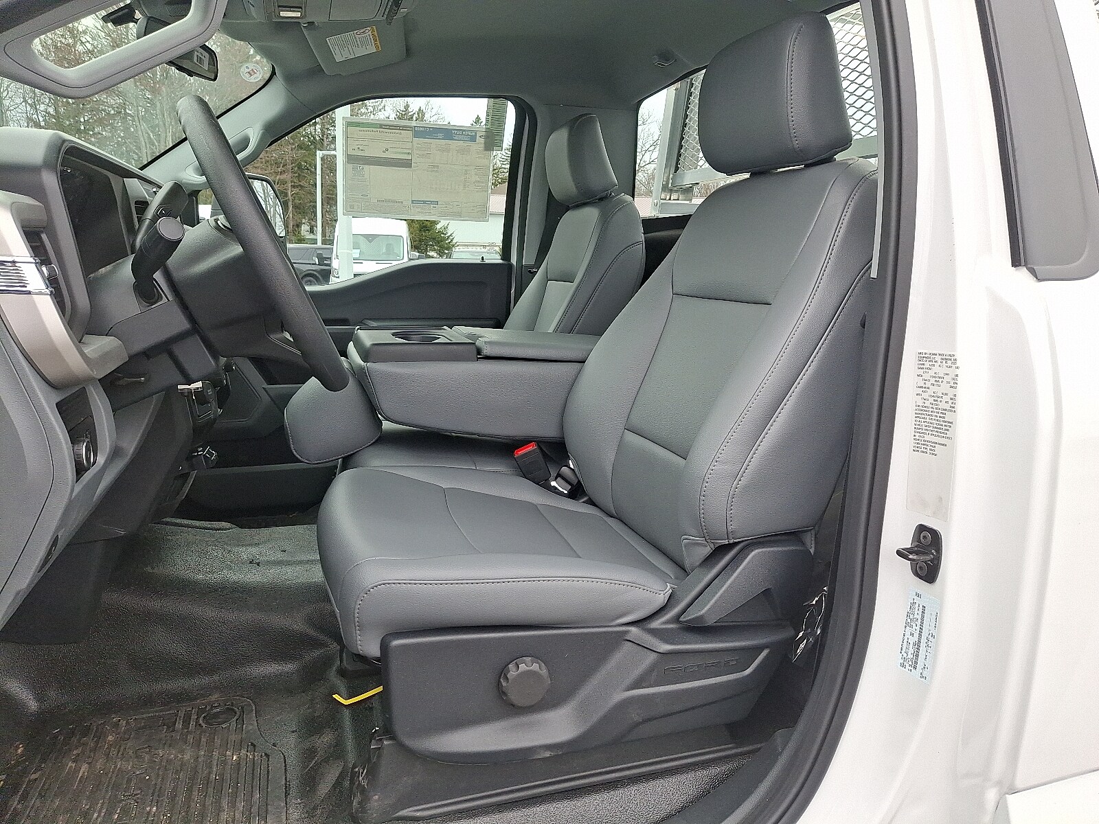 2025 Ford F-350 Super Duty Chassis Cab XL - Photo 7