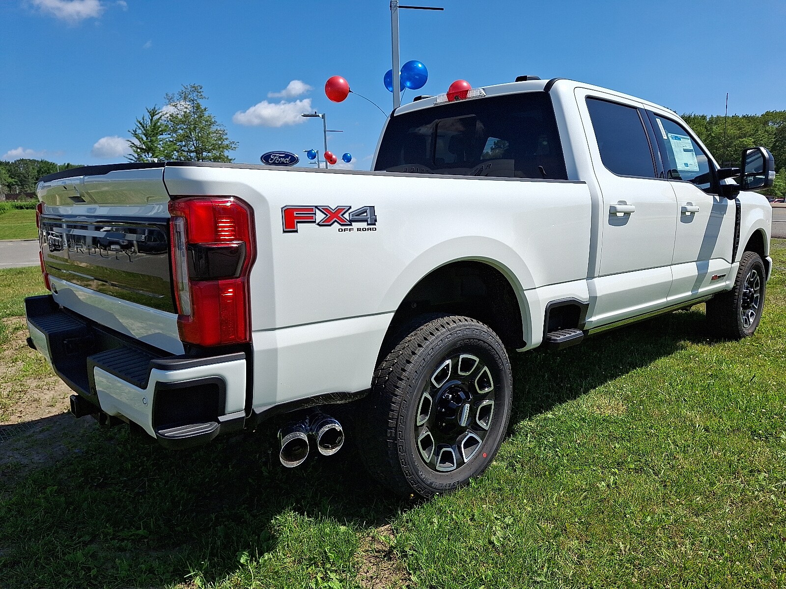 2025 Ford F-350 Platinum photo 4