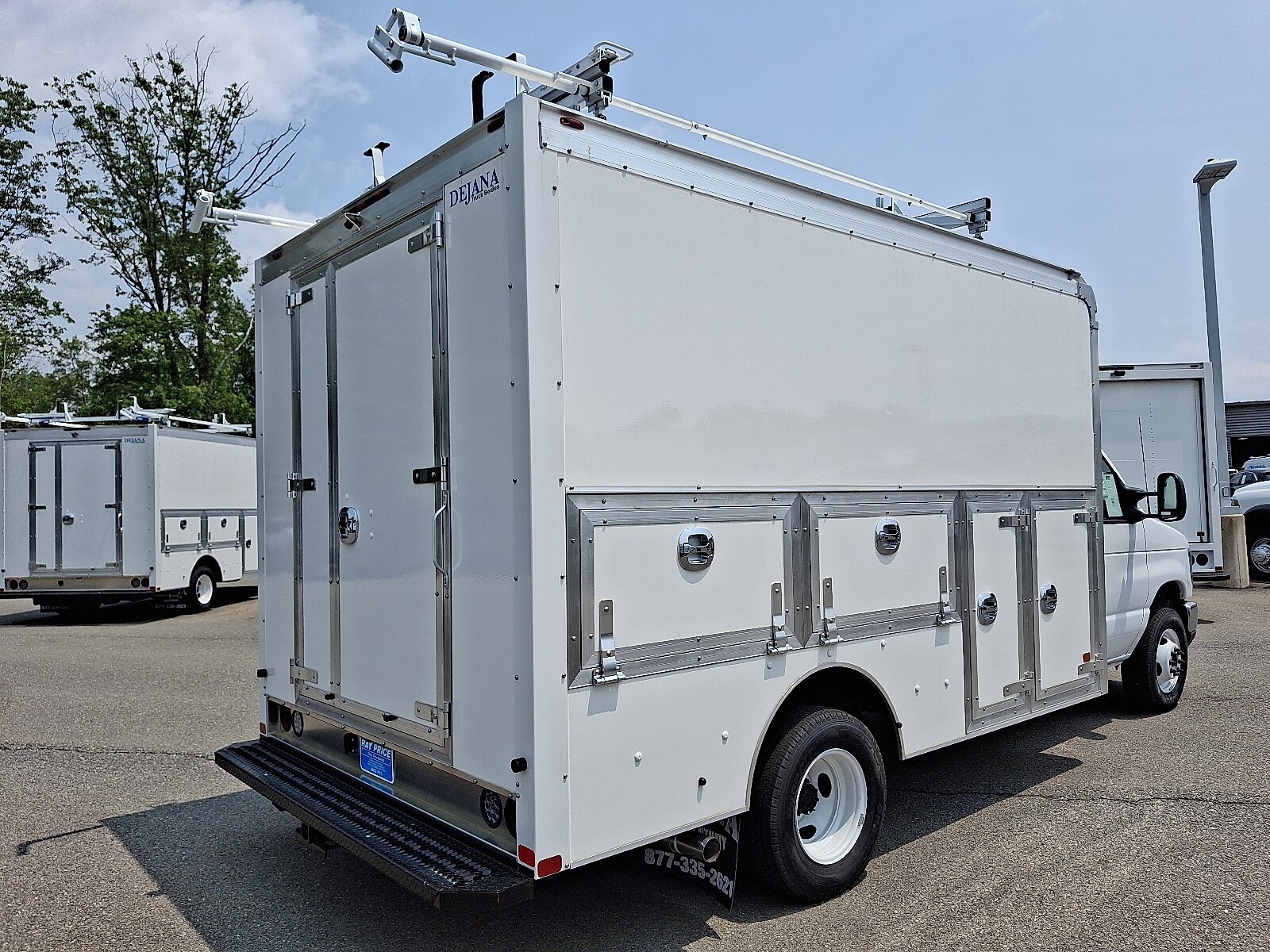 2026 Ford E-450 Cutaway photo 4