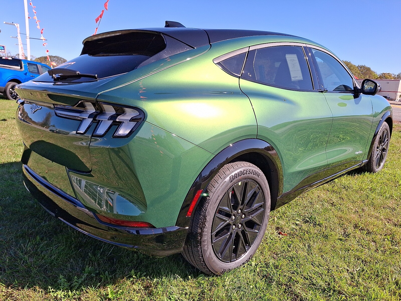 2025 Ford Mustang Mach-E Premium photo 4