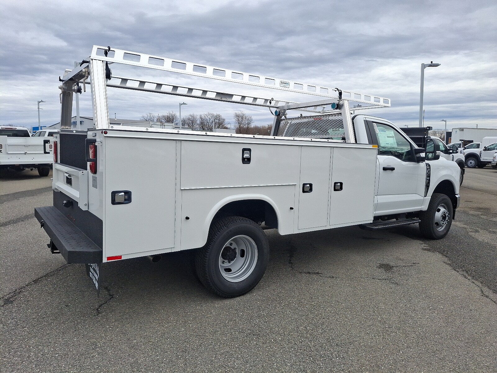 2025 Ford F-350 XL photo 4