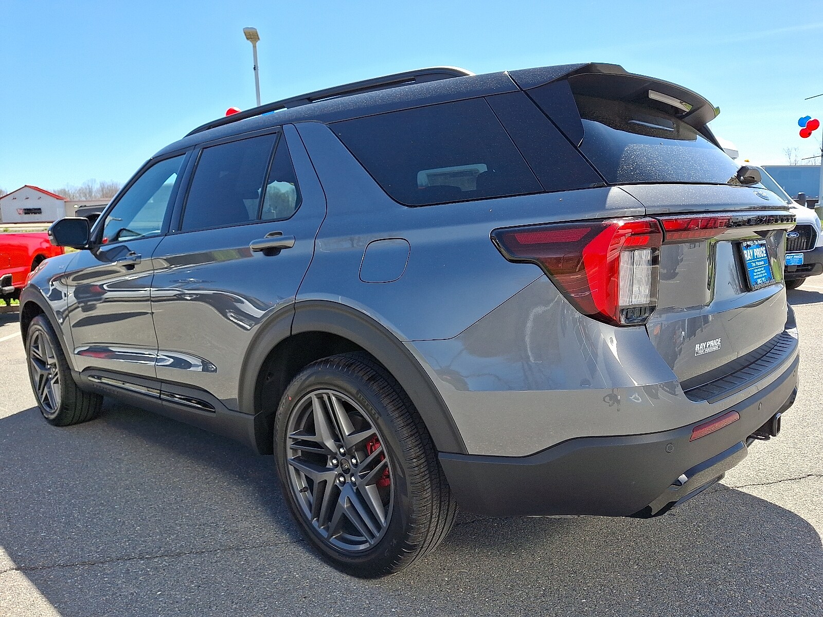 2025 Ford Explorer ST-Line photo 3