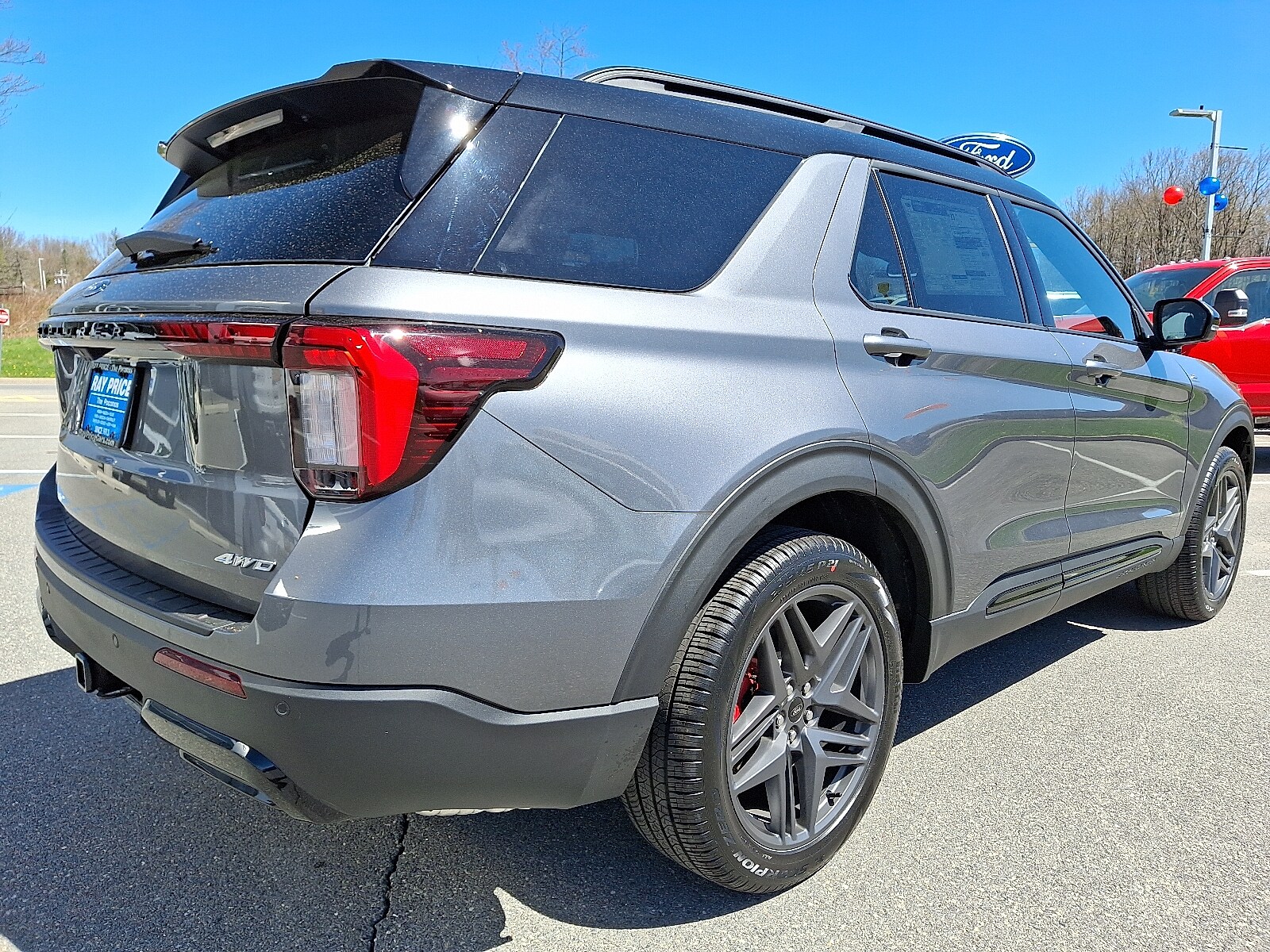 2025 Ford Explorer ST-Line photo 4