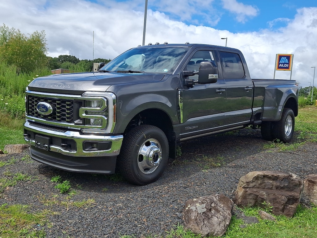 New 2026 Ford F-350 Lariat Truck Crew Cab