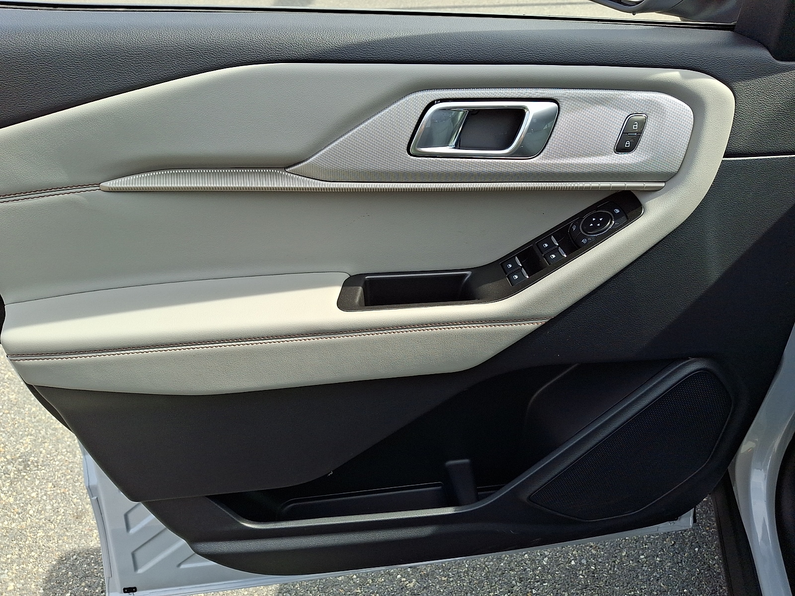 2026 Ford Explorer Active - Photo 8