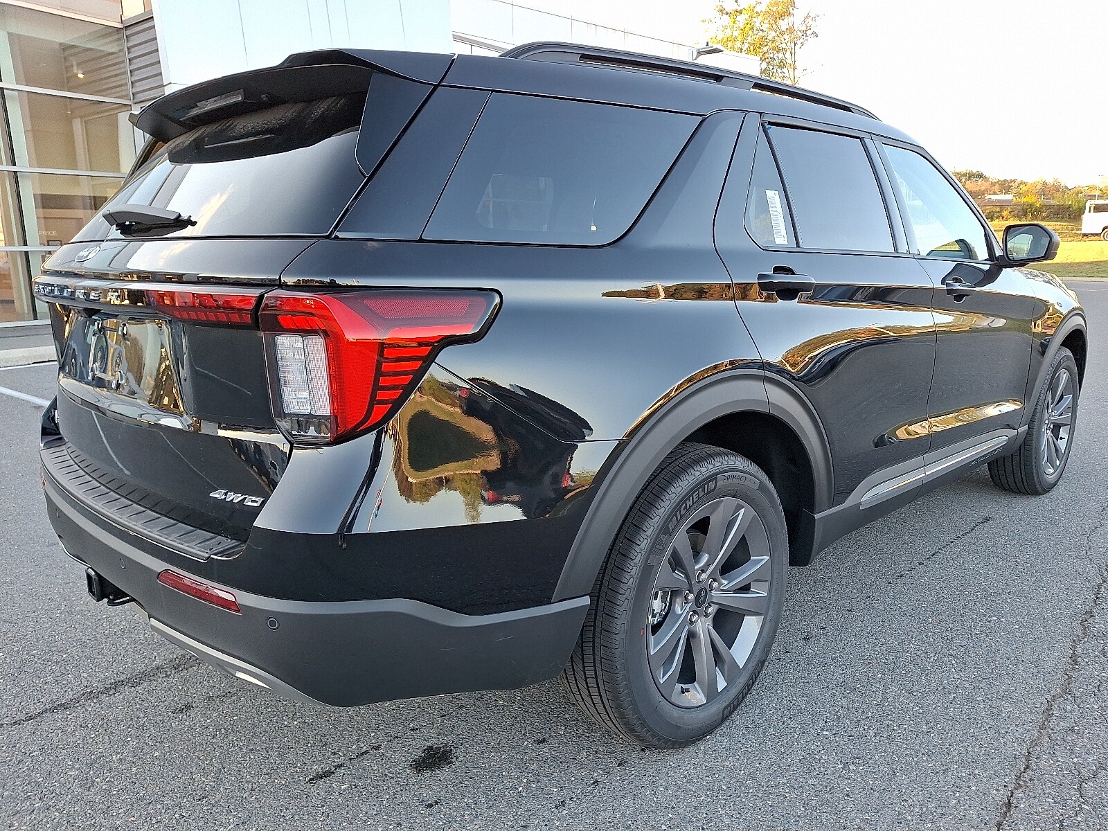 2025 Ford Explorer photo 4