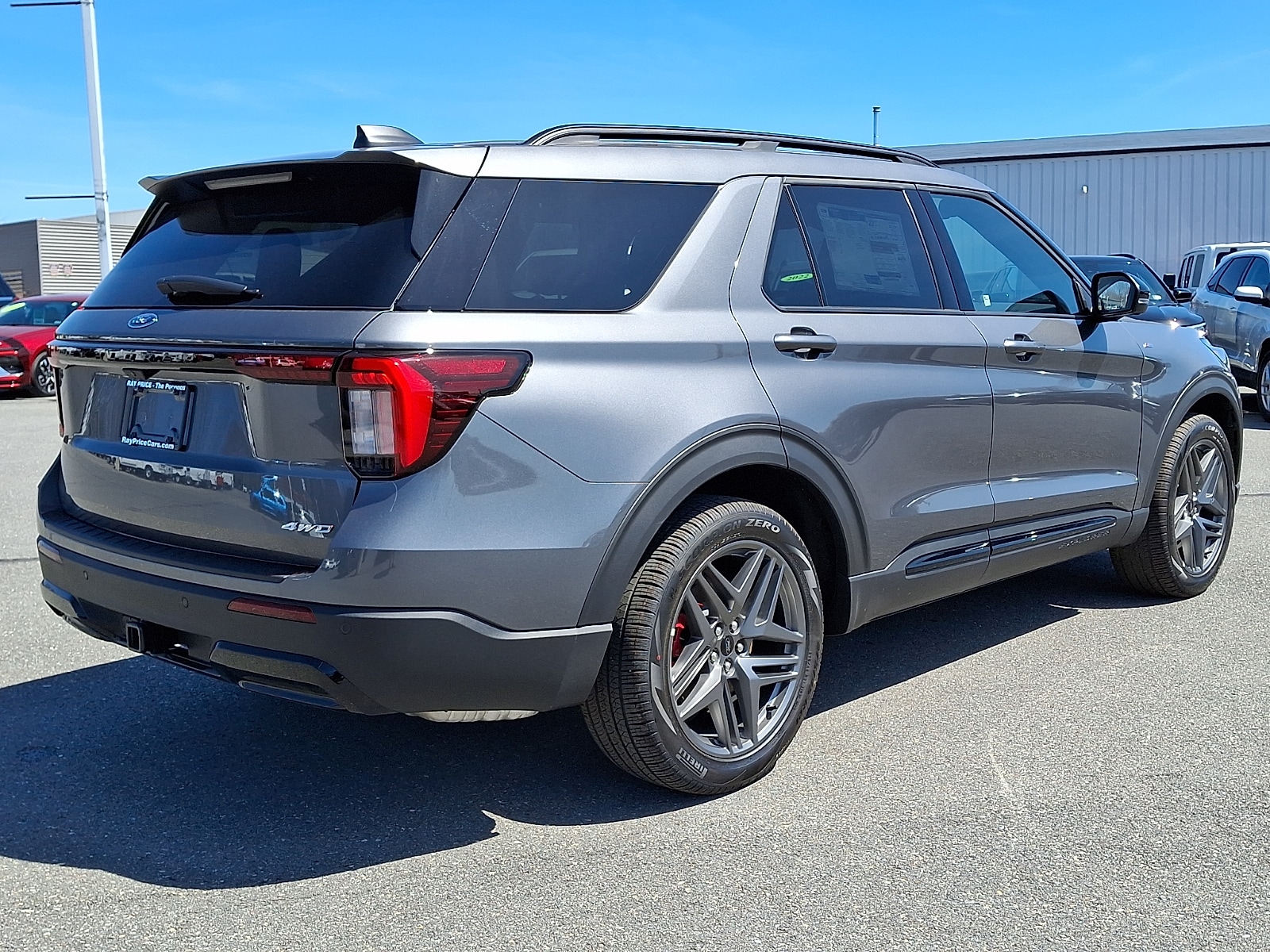 2026 Ford Explorer ST-Line - Photo 4