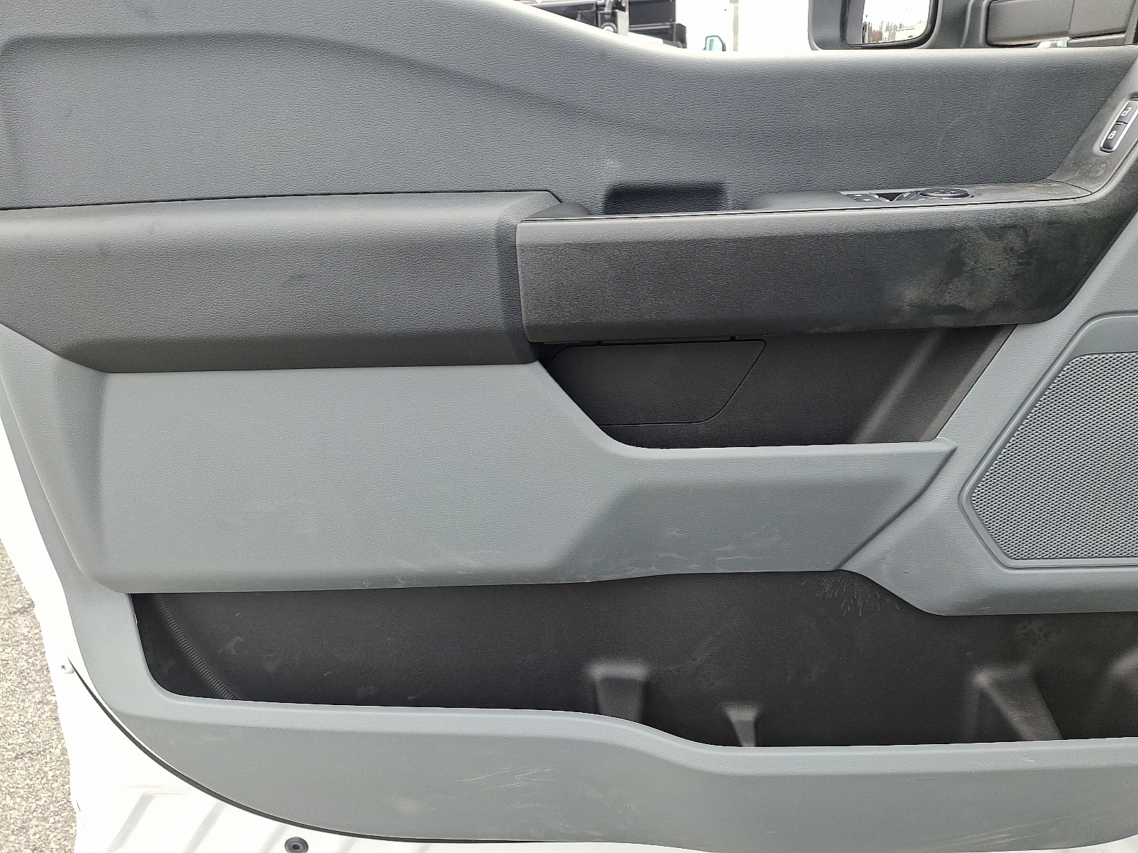 2025 Ford F-350 Super Duty Chassis Cab XL - Photo 6