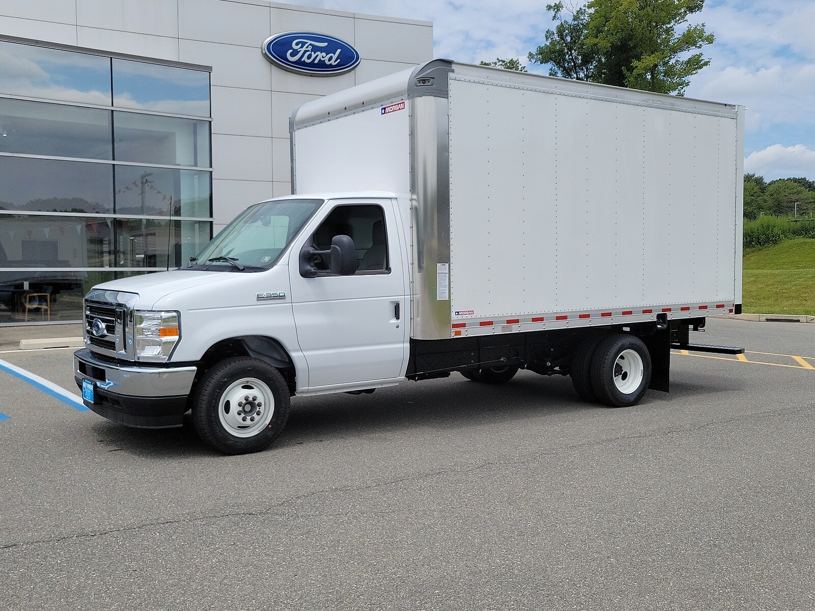 2025 Ford E-350 photo 2
