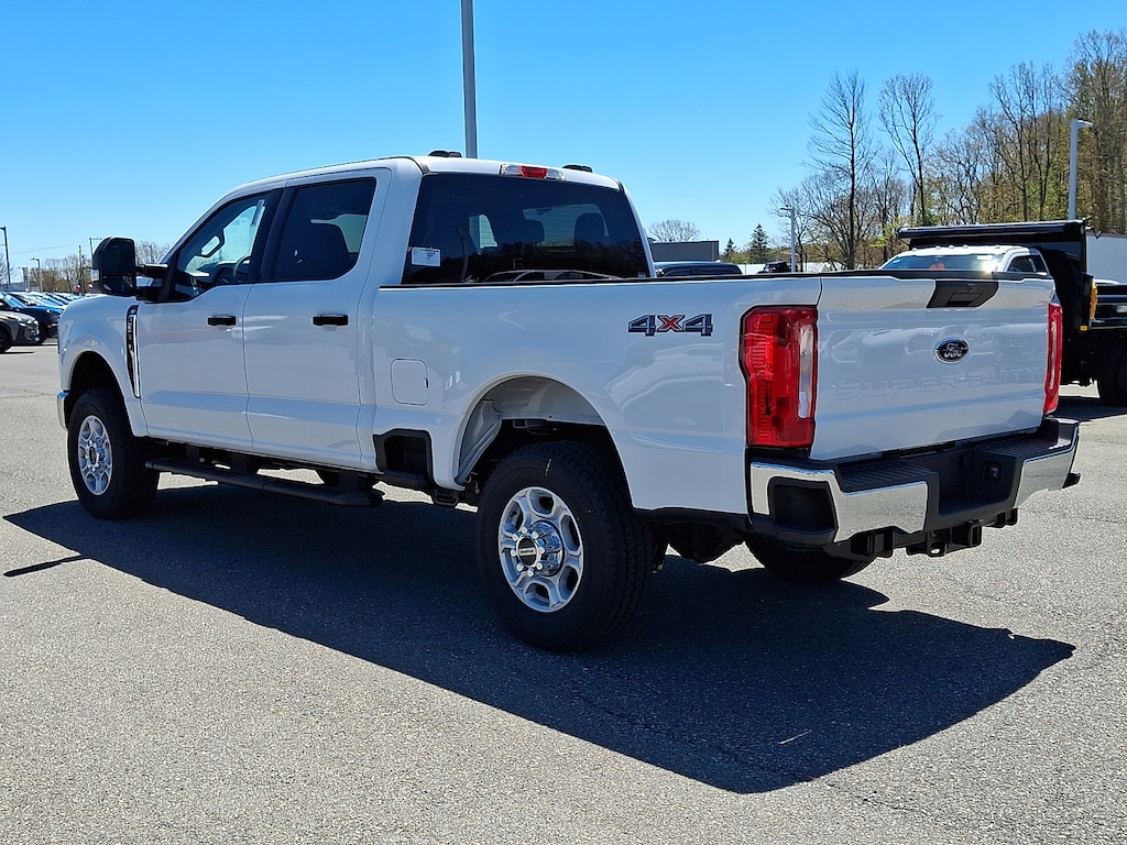 New 2026 Ford F-350 XLT Truck Crew Cab