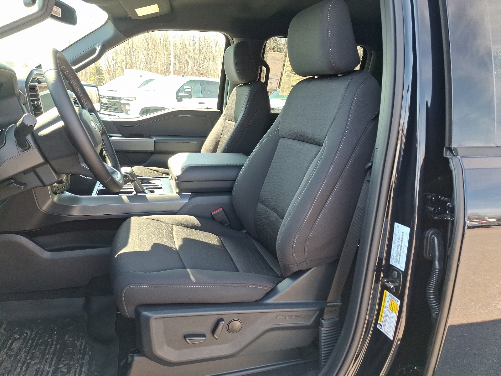 2025 Ford F-150 XLT - Photo 9