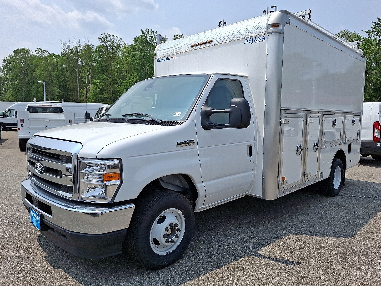 2026 Ford E-450 Cutaway photo 2