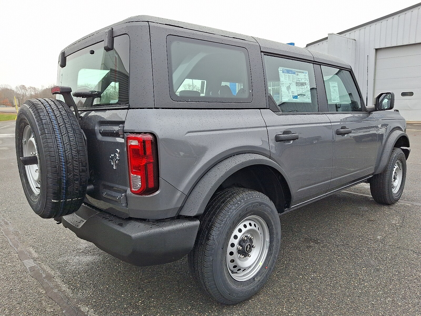 2025 Ford Bronco Base photo 3