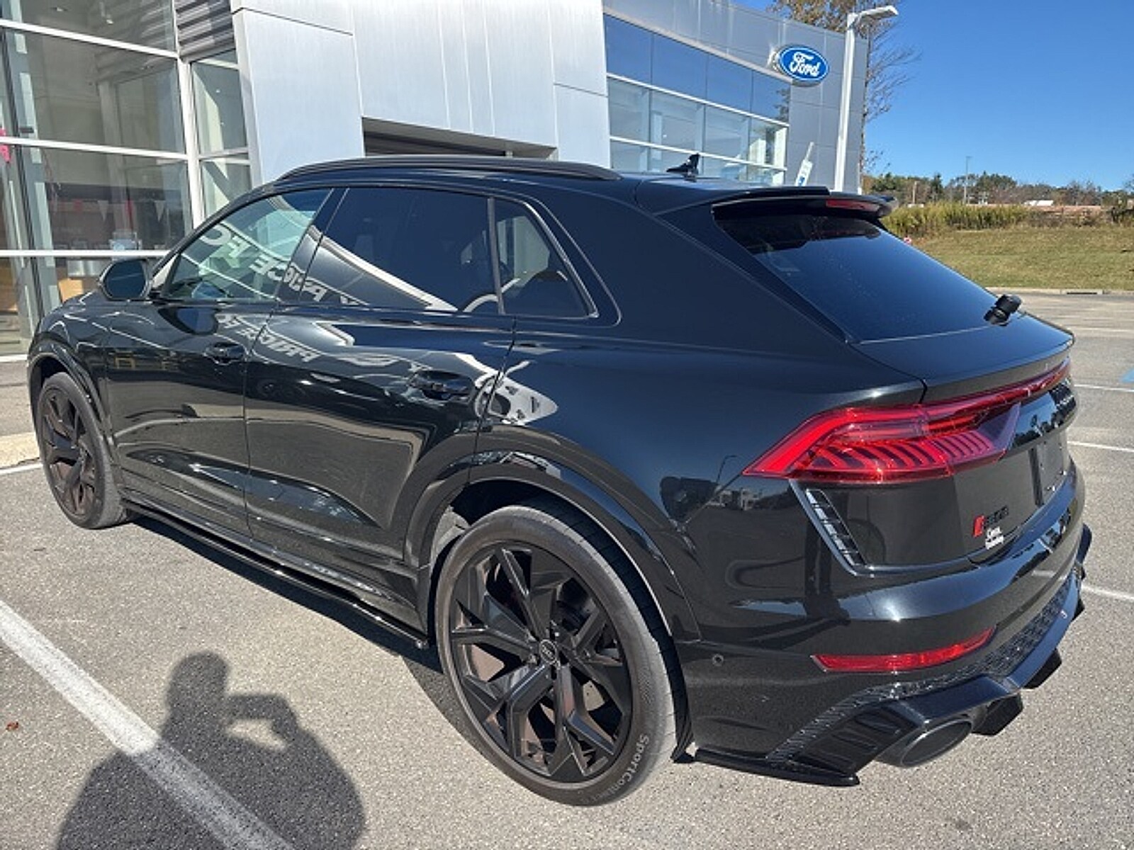 2024 Audi RS Q8 photo 2