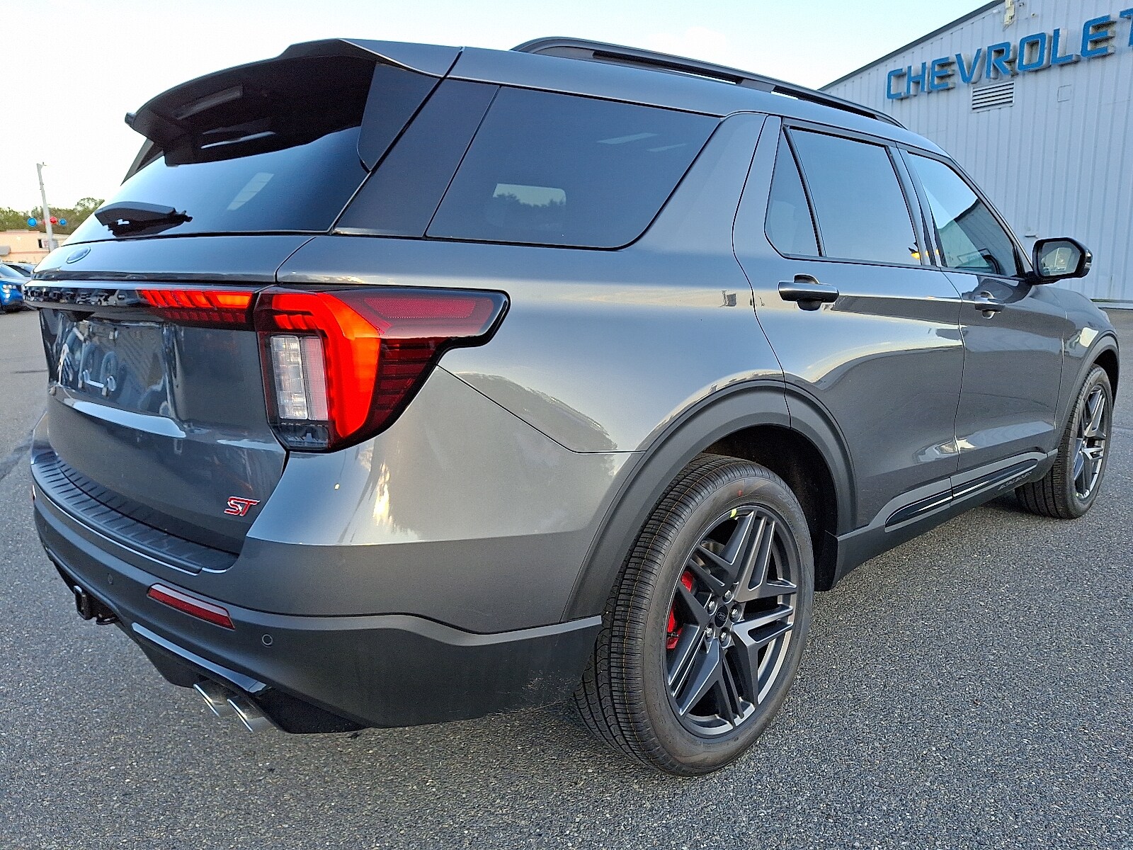 2025 Ford Explorer ST photo 4