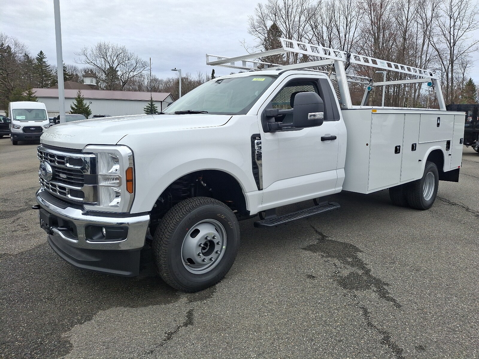 2025 Ford F-350 XL photo 2