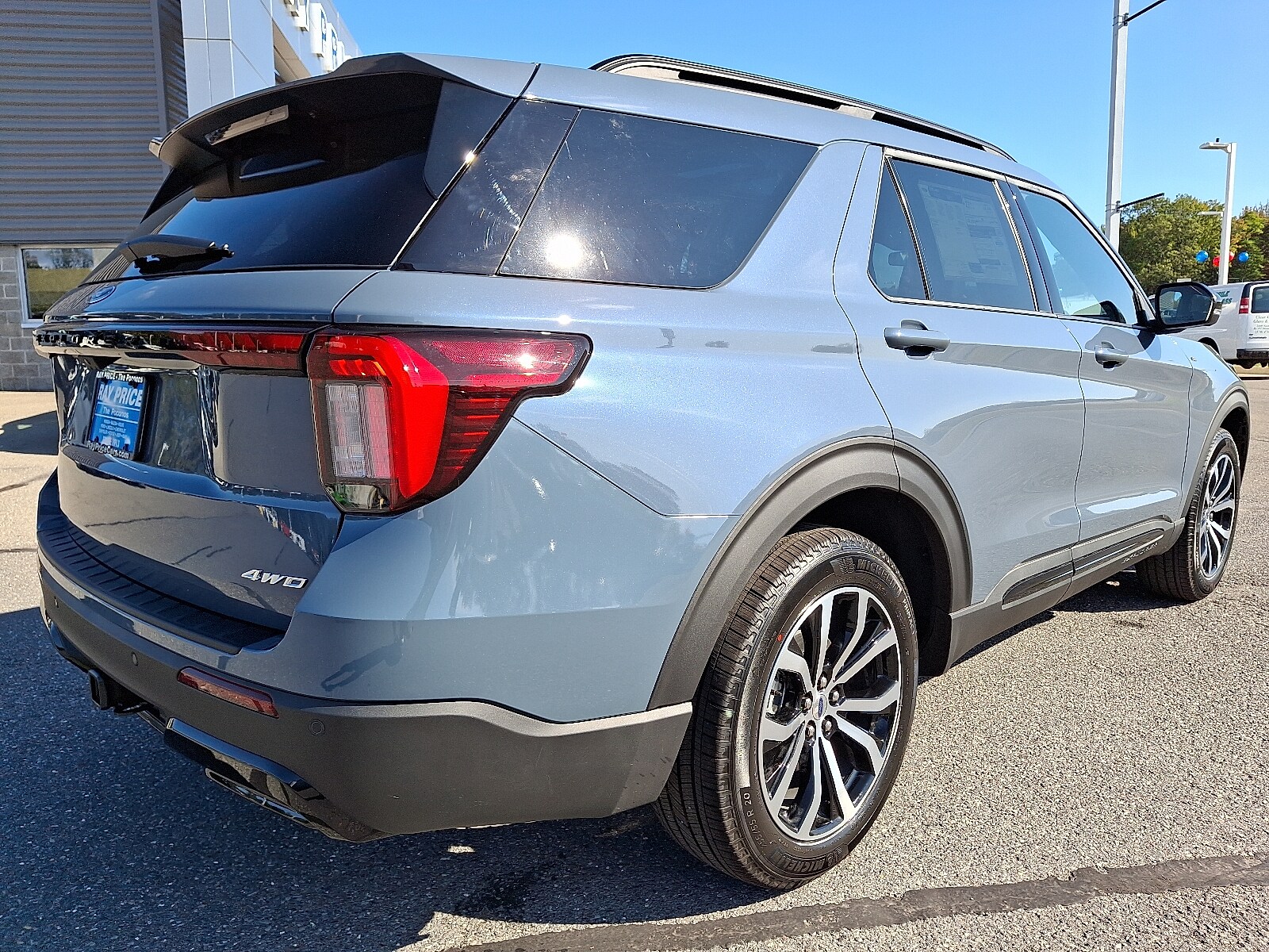 2025 Ford Explorer ST-Line photo 2