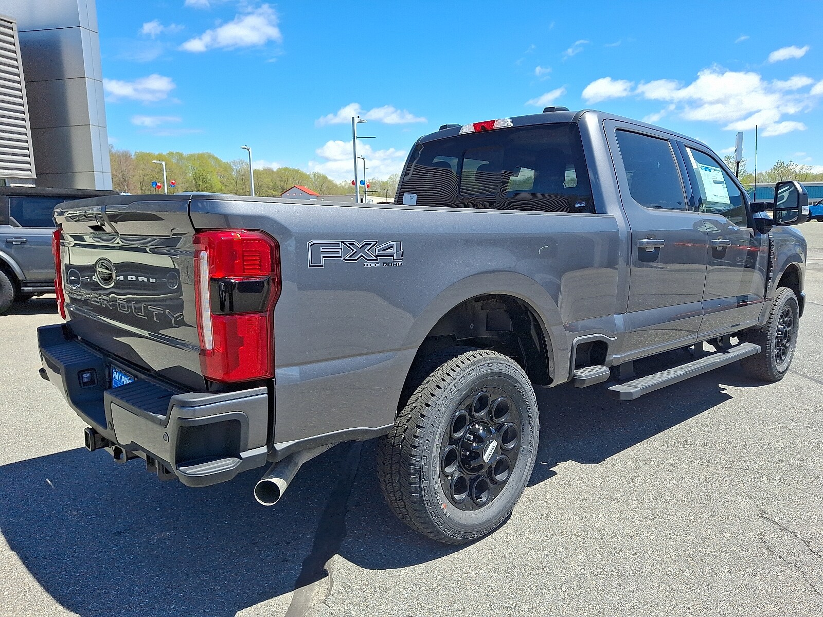 2025 Ford F-250 Lariat photo 4