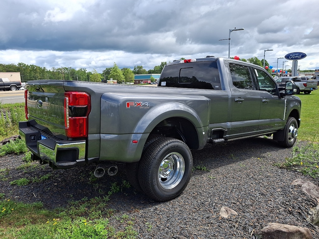 New 2026 Ford F-350 Lariat Truck Crew Cab