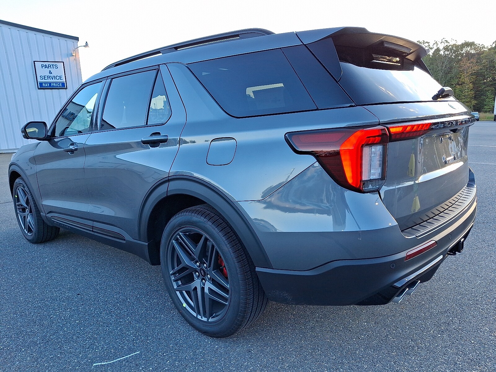 2025 Ford Explorer ST photo 3