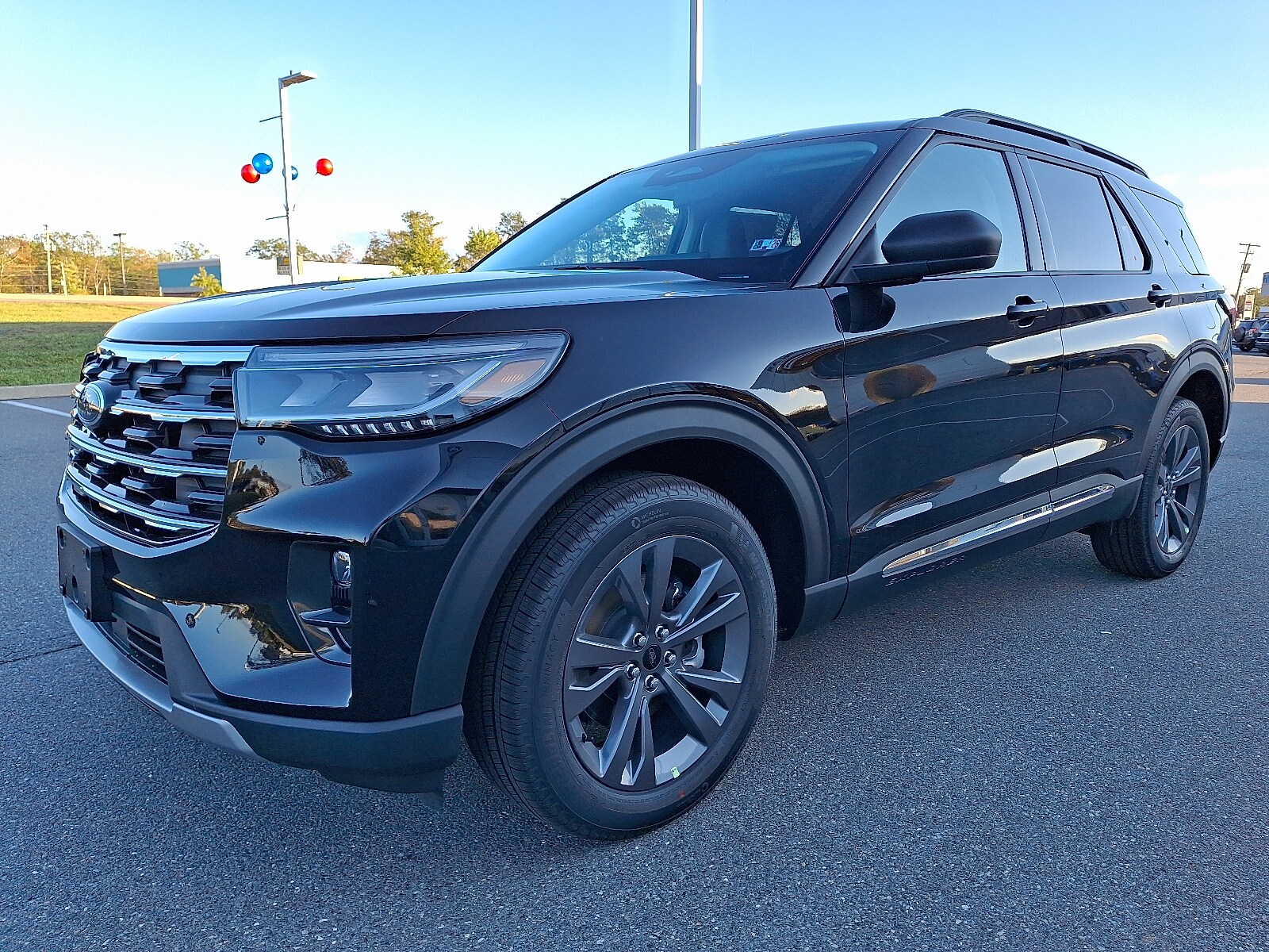 2025 Ford Explorer photo 2