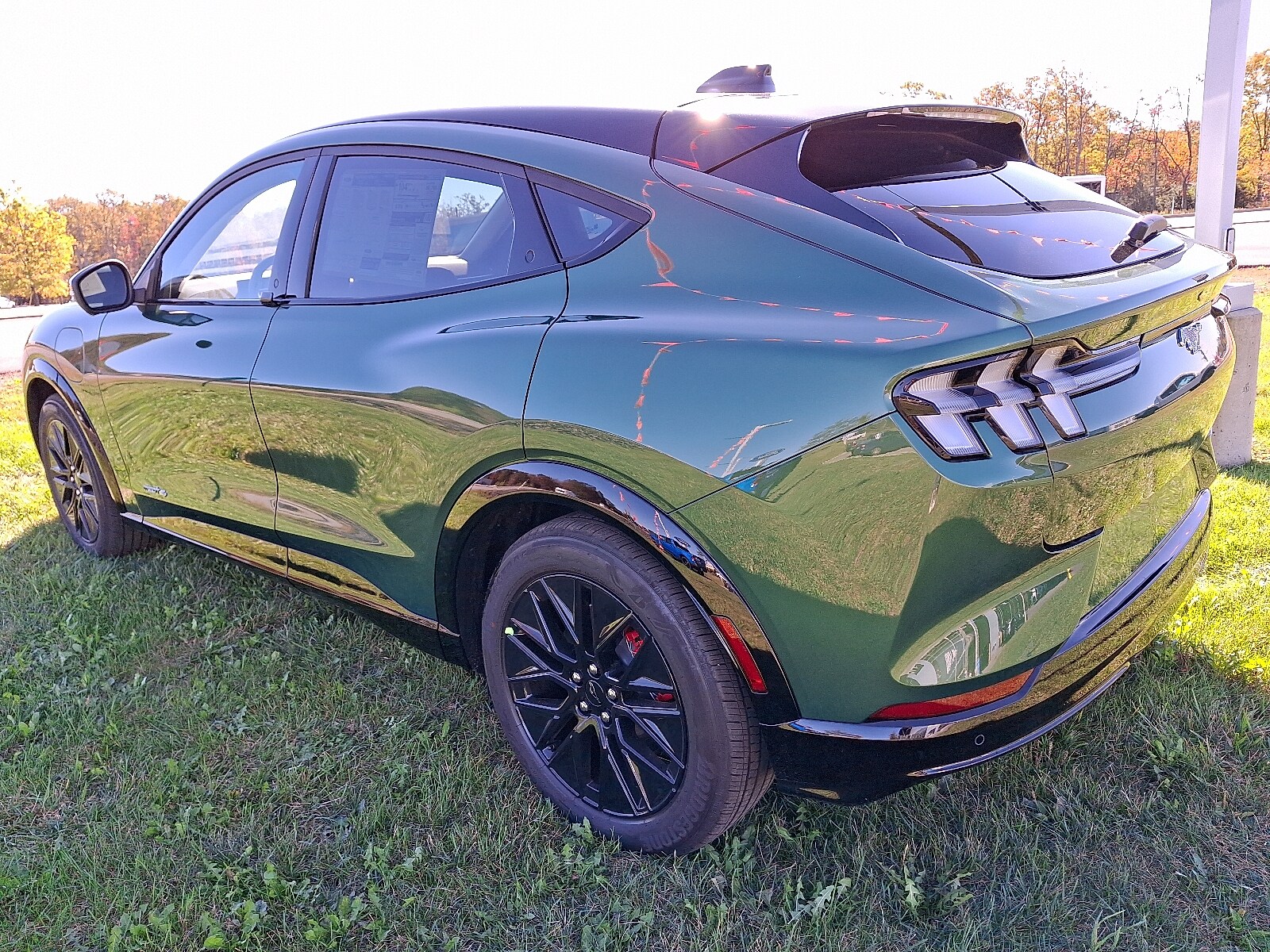2025 Ford Mustang Mach-E Premium photo 3