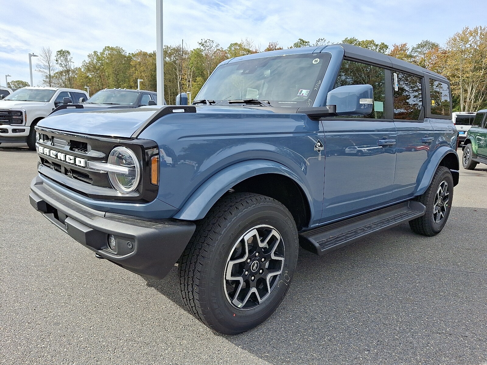2025 Ford Bronco Outer Banks photo 2