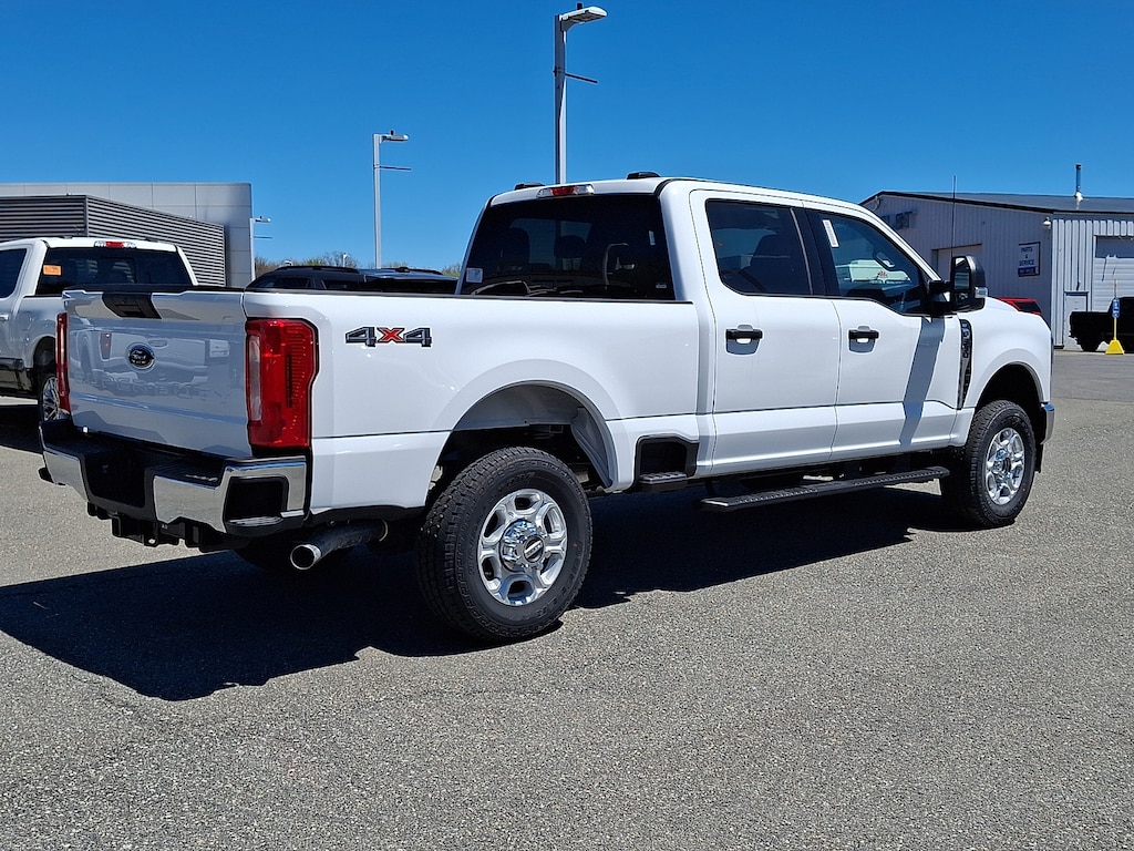 New 2026 Ford F-350 XLT Truck Crew Cab