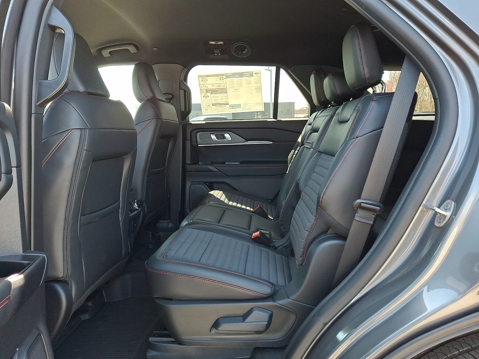 2026 Ford Explorer ST-Line - Photo 6