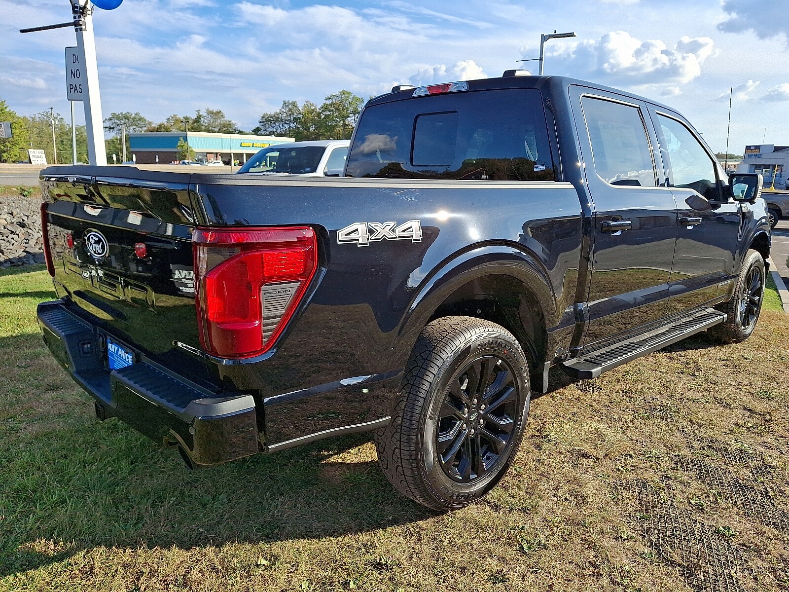 2025 Ford F-150 XLT photo 2