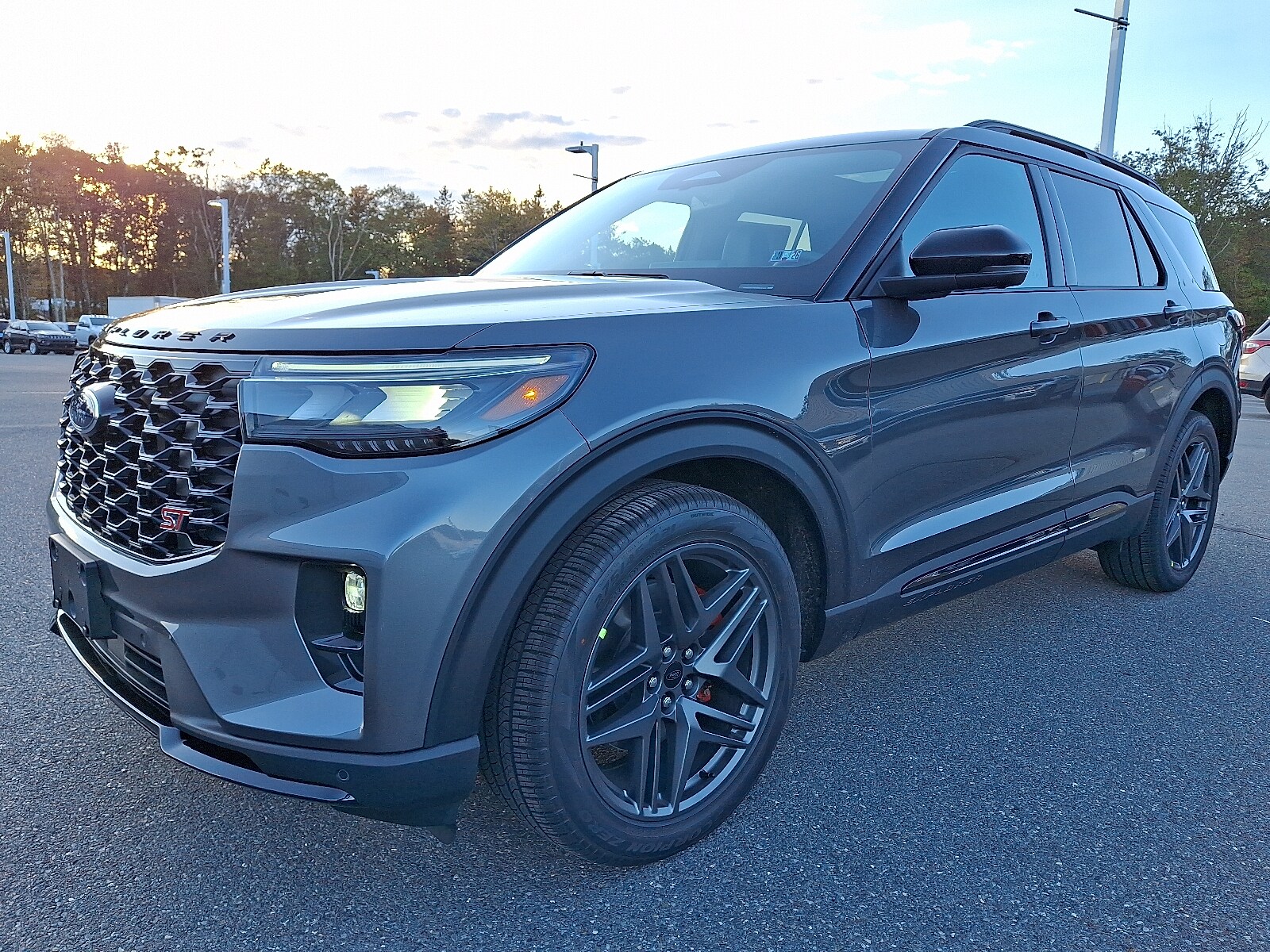 2025 Ford Explorer ST photo 2