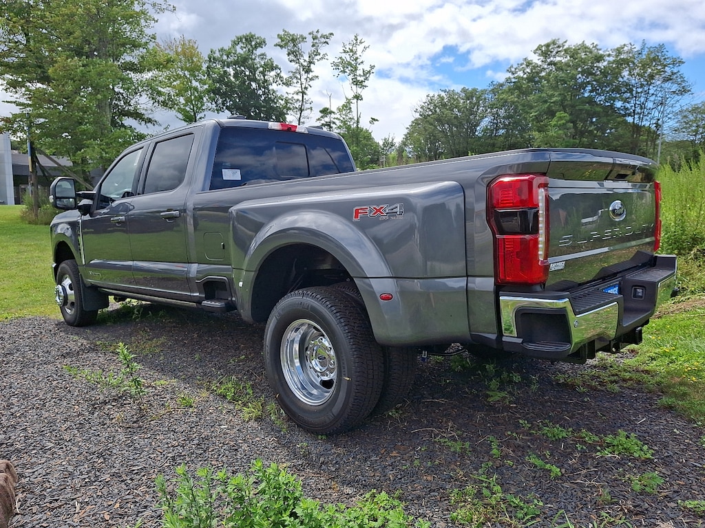 New 2026 Ford F-350 Lariat Truck Crew Cab