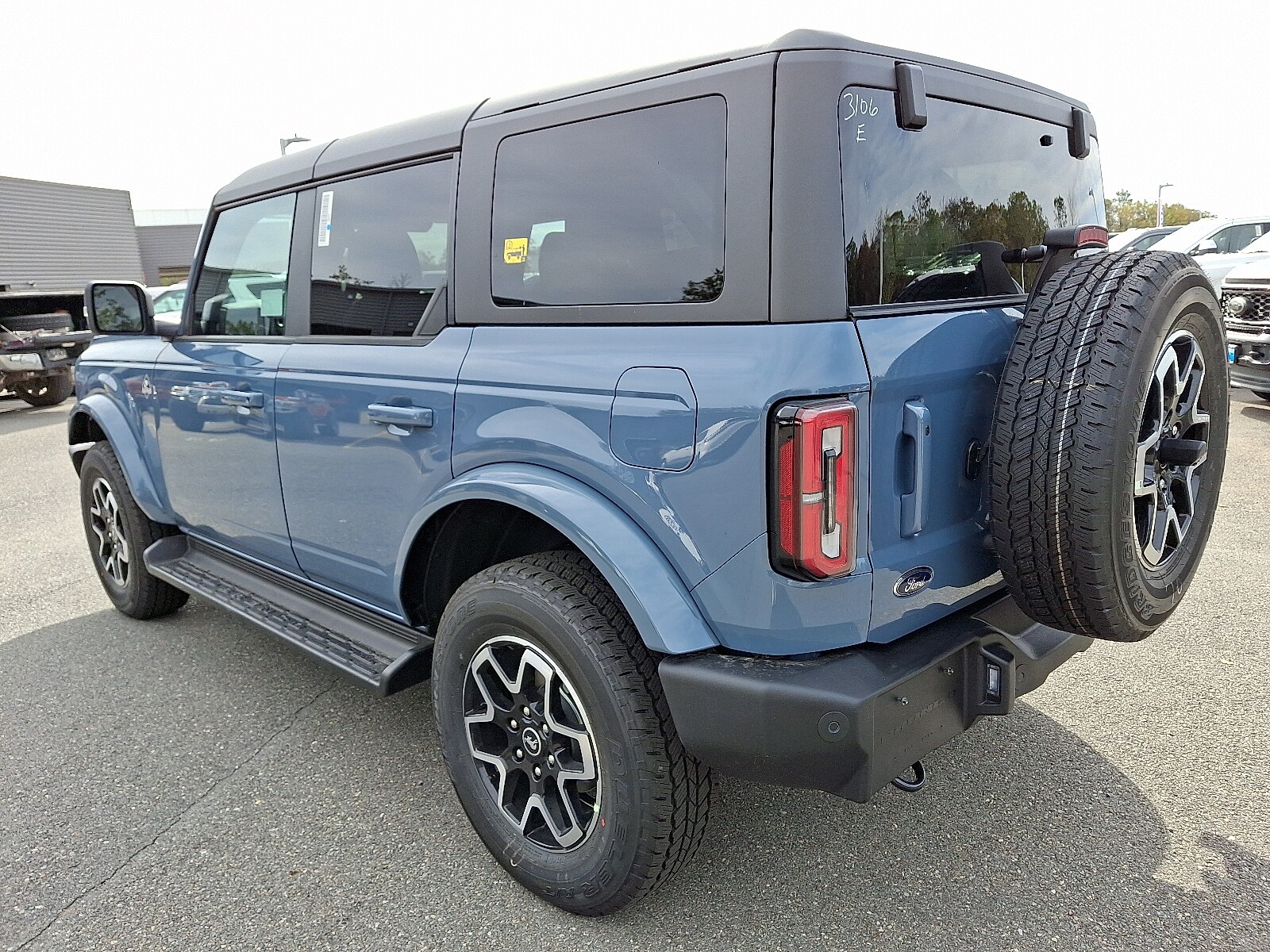 2025 Ford Bronco Outer Banks photo 3