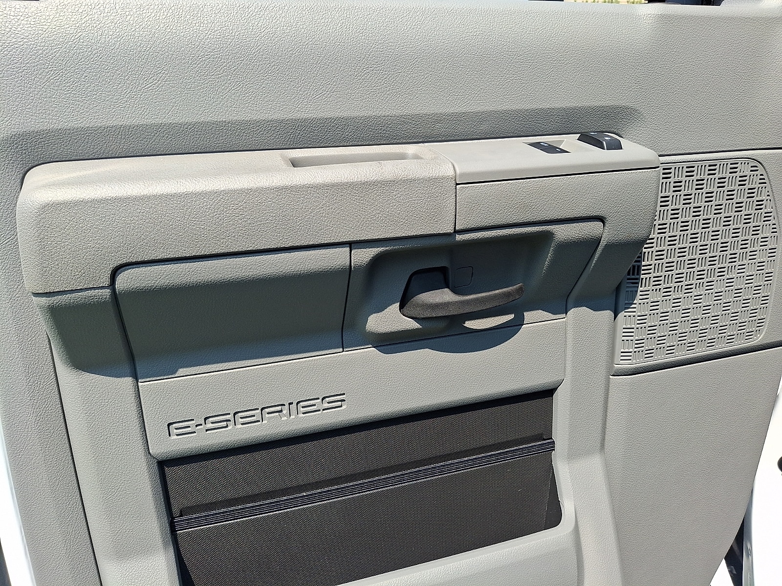 2027 Ford E-Series Cutaway Base - Photo 7