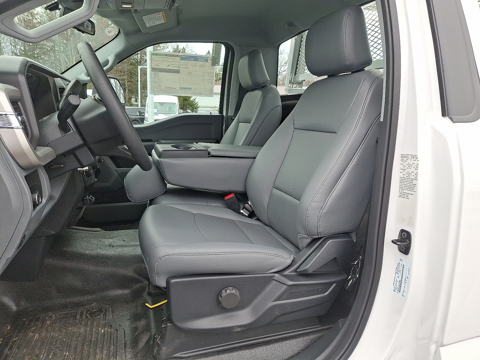 2025 Ford F-350 Super Duty Chassis Cab XL - Photo 7