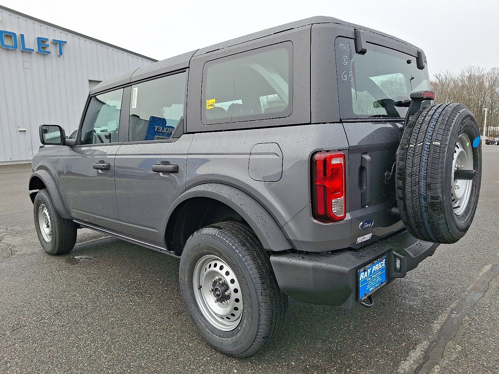 2025 Ford Bronco Base photo 2