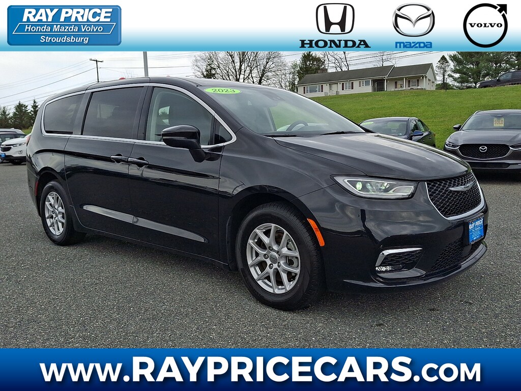 Used 2023 Chrysler Pacifica Touring L Van Passenger Van