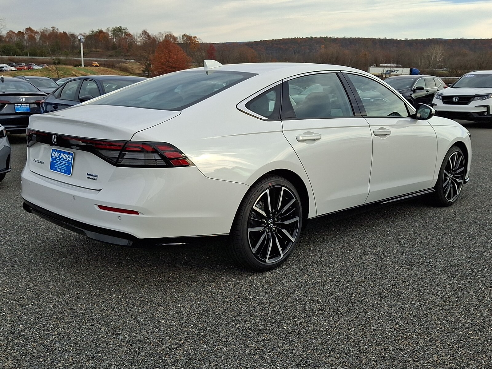 2025 Honda Accord Hybrid Touring photo 4