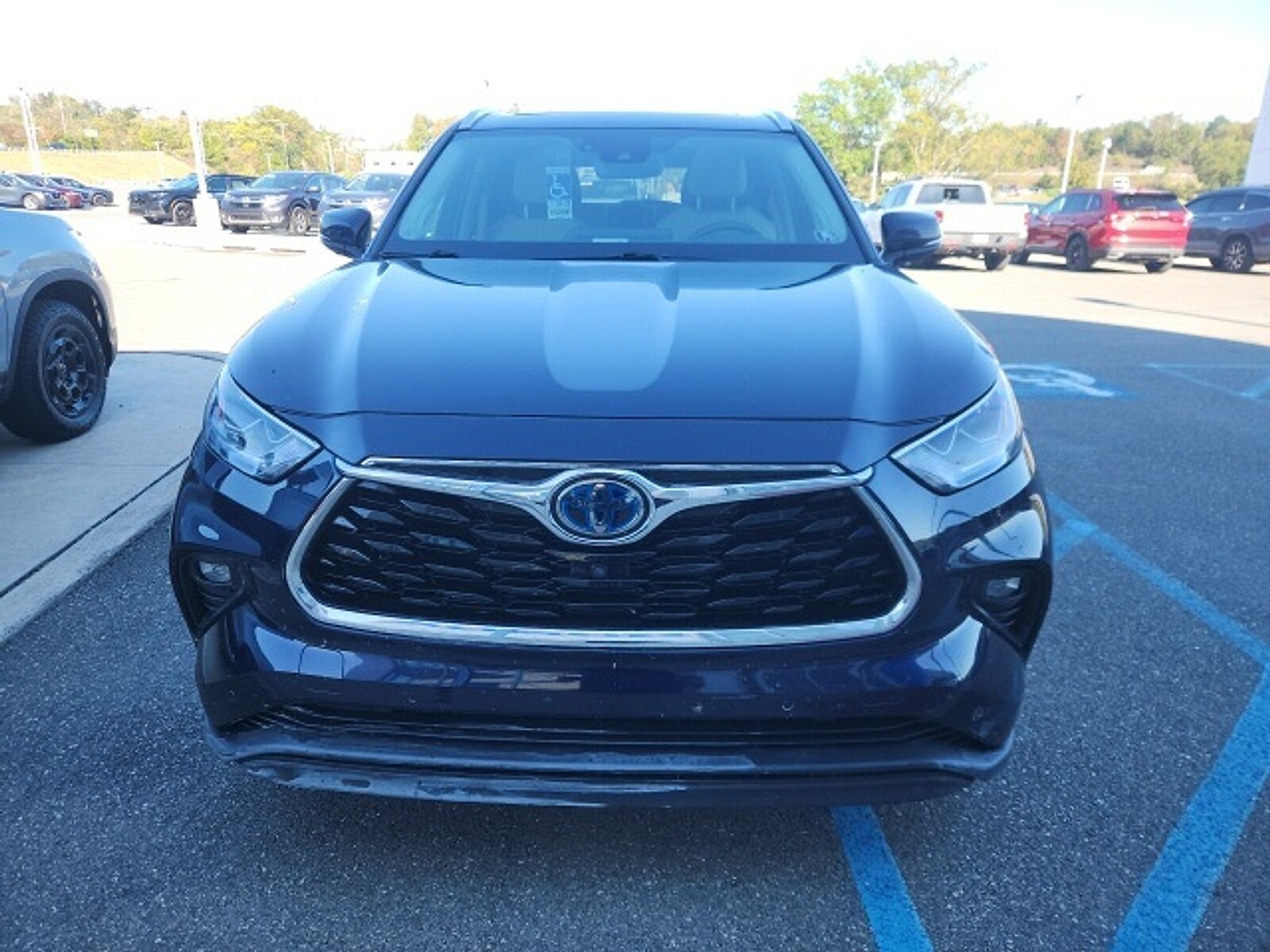 2021 Toyota Highlander Hybrid Limited photo 3