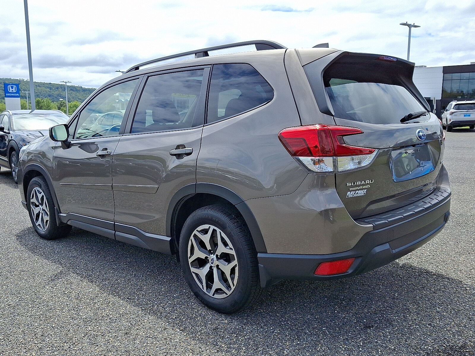 2021 Subaru Forester Premium photo 4