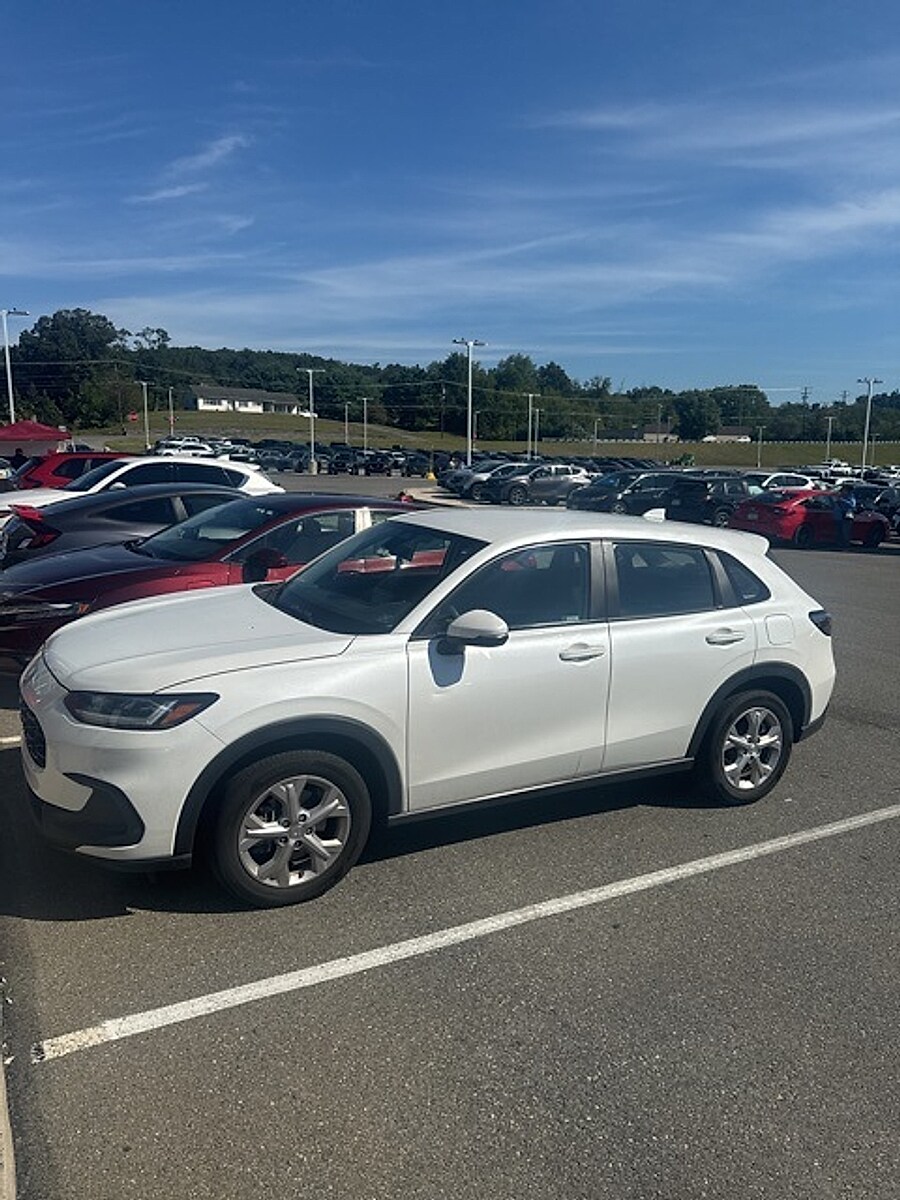 2023 Honda HR-V LX photo 4