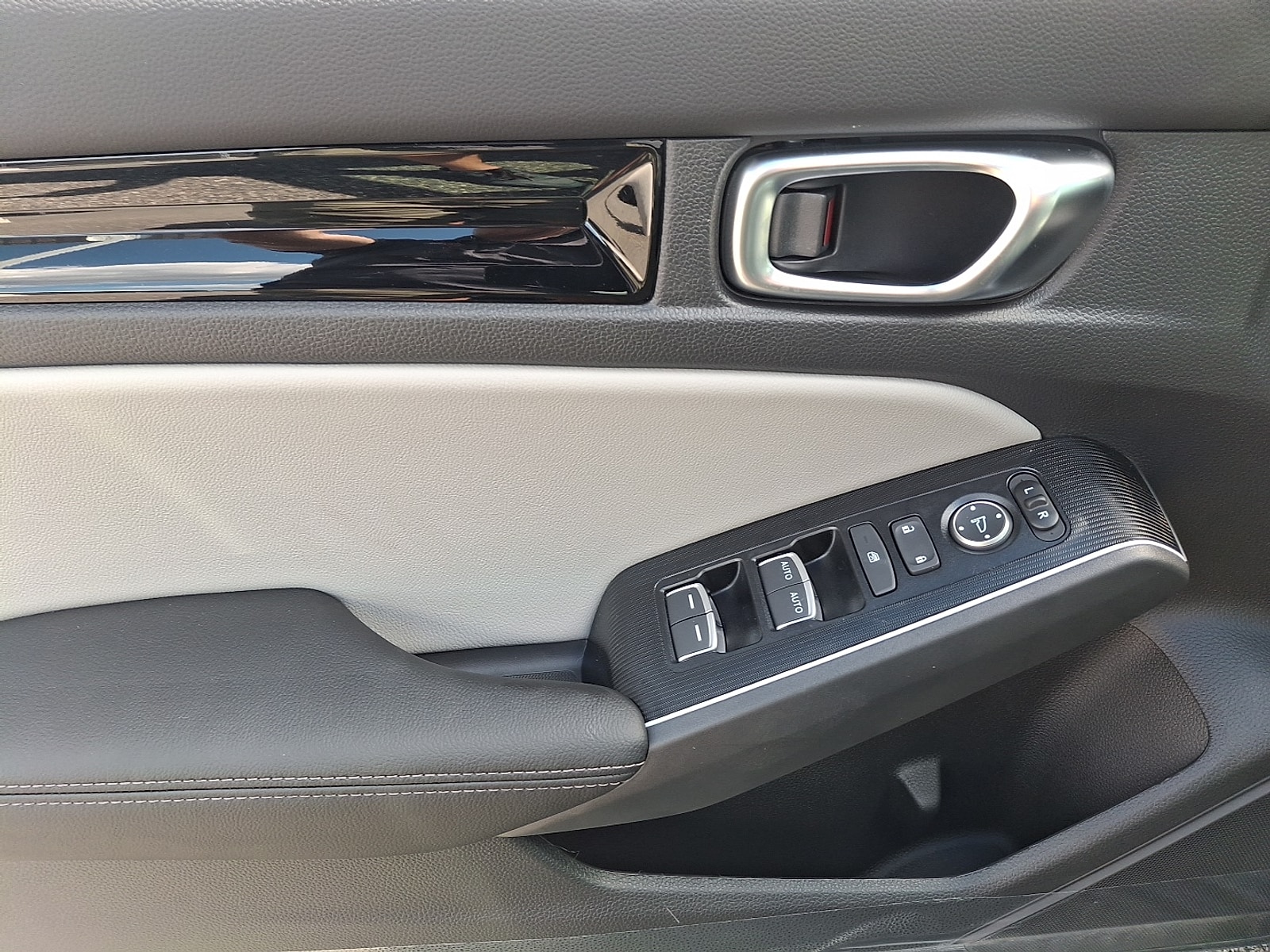 2025 Honda Civic Hatchback Sport Touring - Photo 8