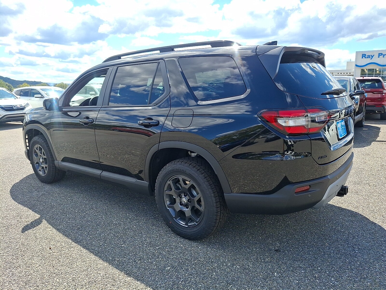 2025 Honda Pilot TrailSport photo 2