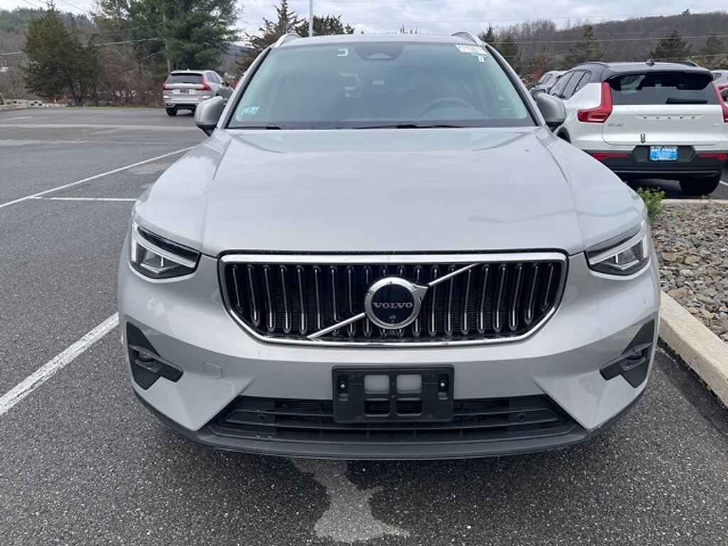 Used 2025 Volvo XC40 B5 Plus Bright Theme SUV