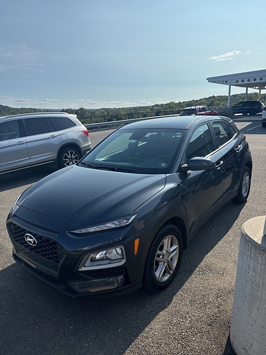 2021 Hyundai Kona SE photo 2