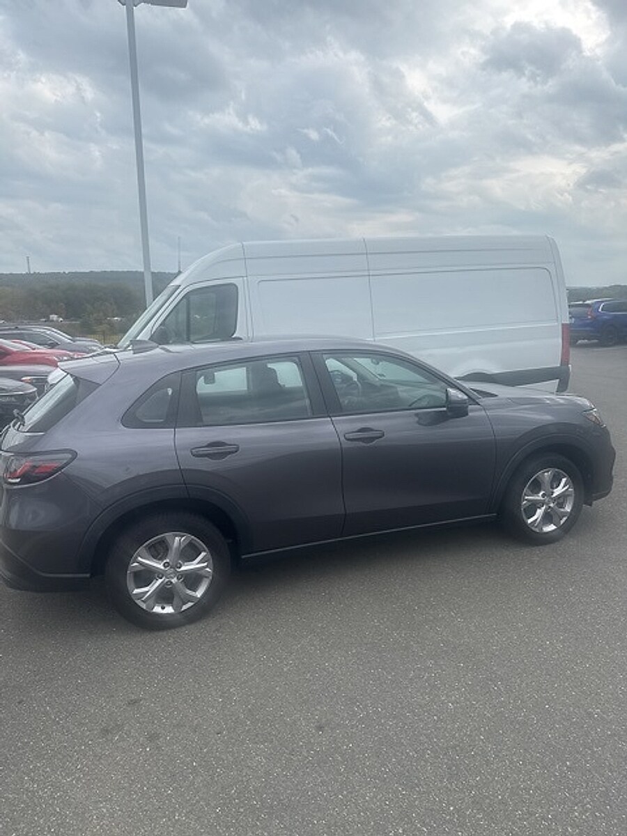 2023 Honda HR-V LX photo 4