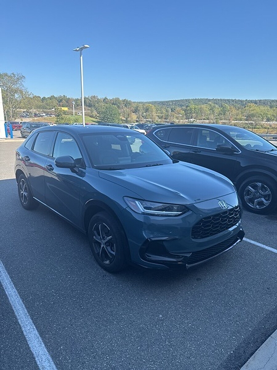 2025 Honda HR-V photo 2