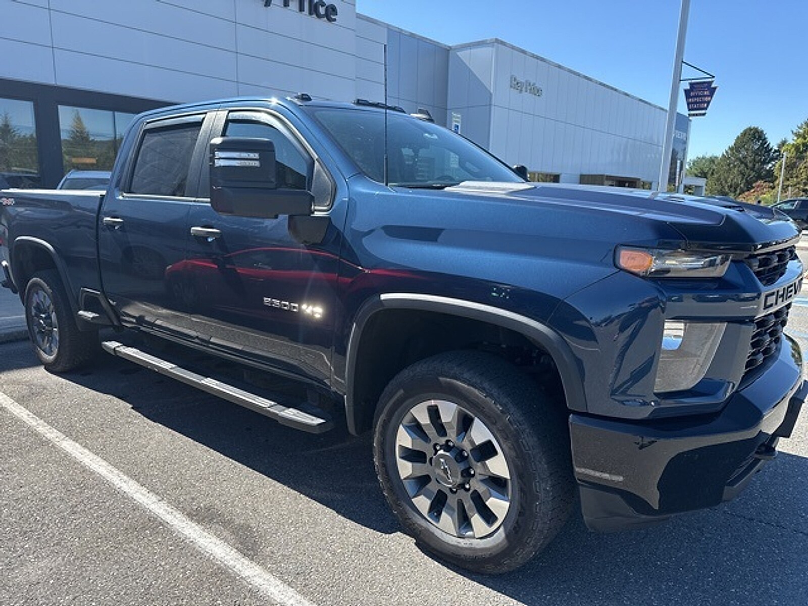 2022 Chevrolet Silverado 2500HD Custom photo 3