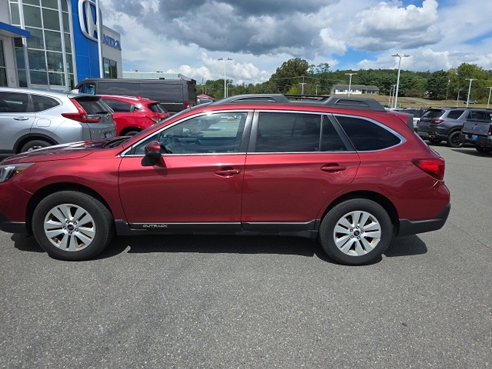 2018 Subaru Outback 2.5i Premium photo 3