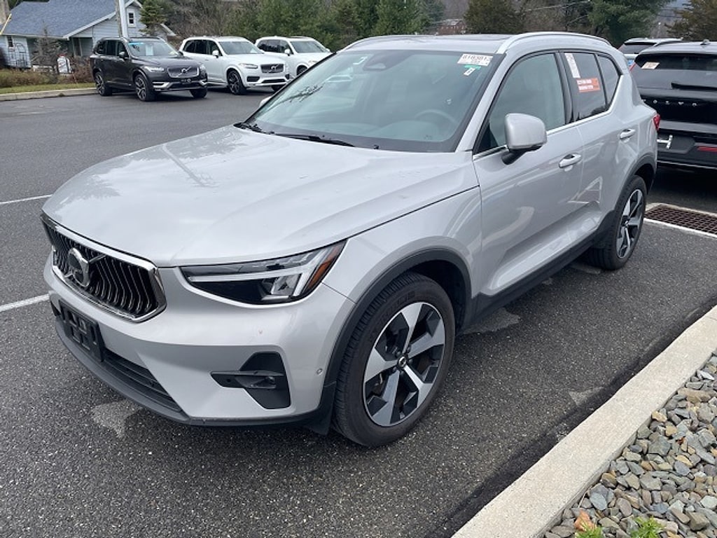 Used 2025 Volvo XC40 B5 Plus Bright Theme SUV